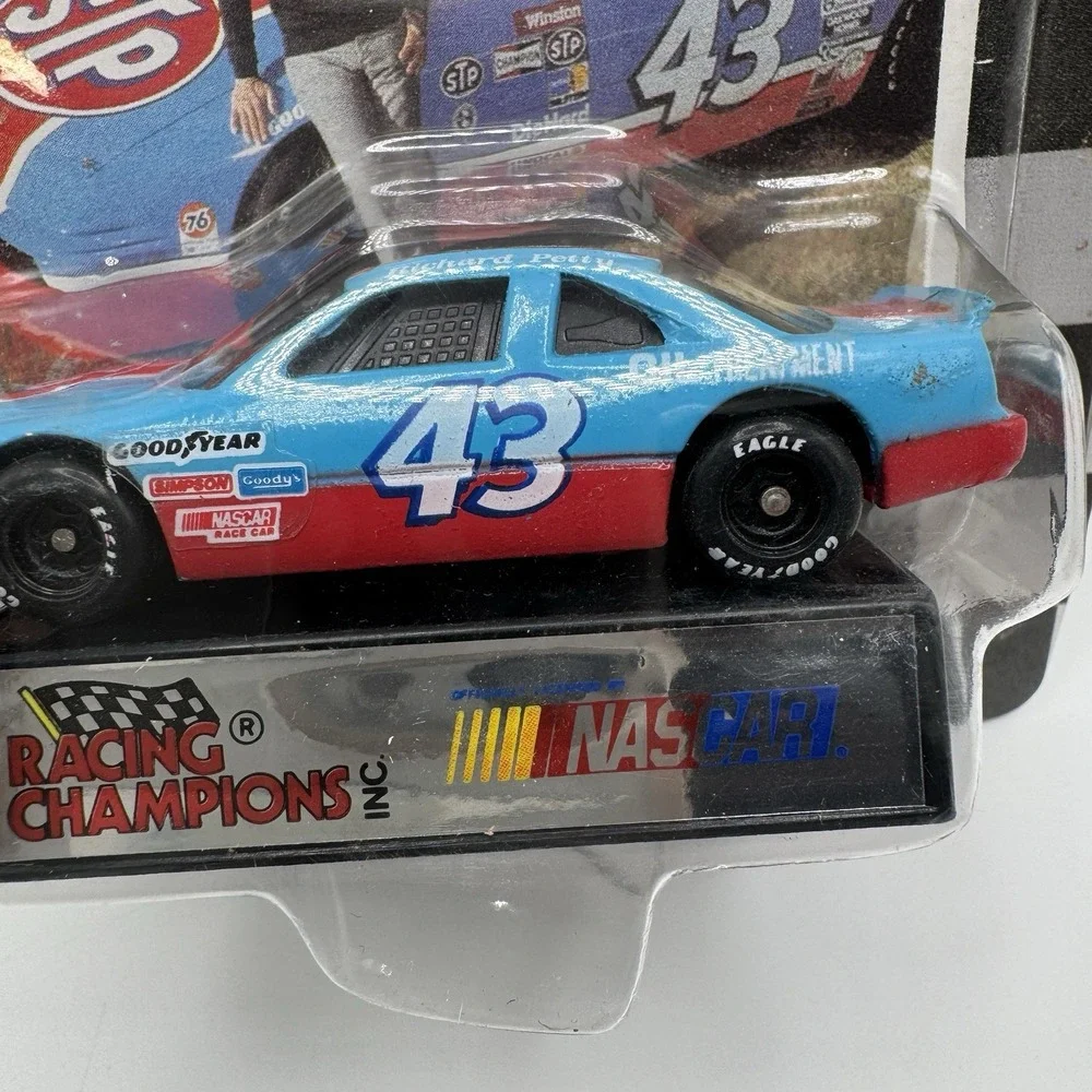 Richard Petty Goodyear Eagle Vari 1992 Racing Champions 1:64 Die-Cast NASCAR